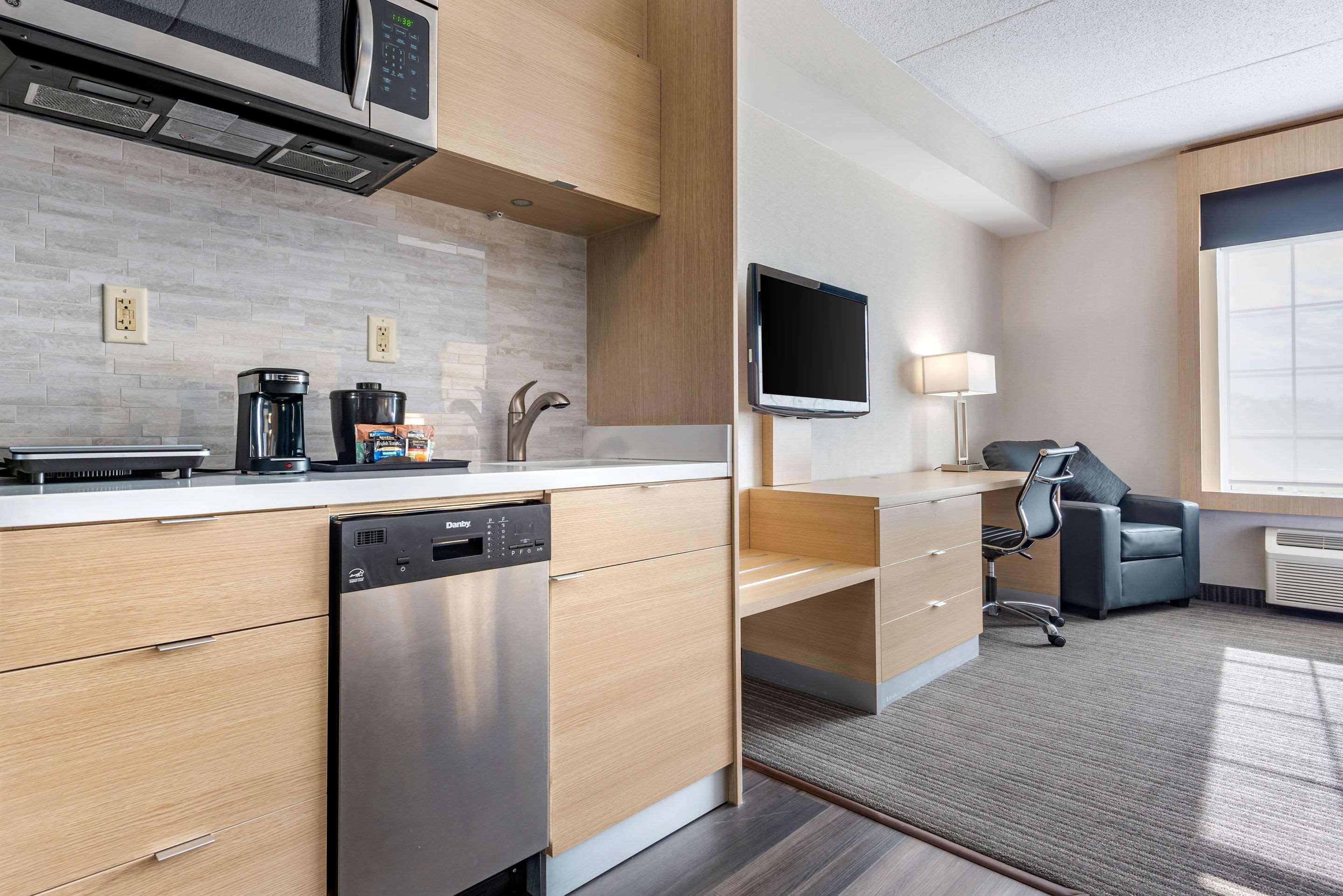 Quality Inn & Suites Оквилль Экстерьер фото