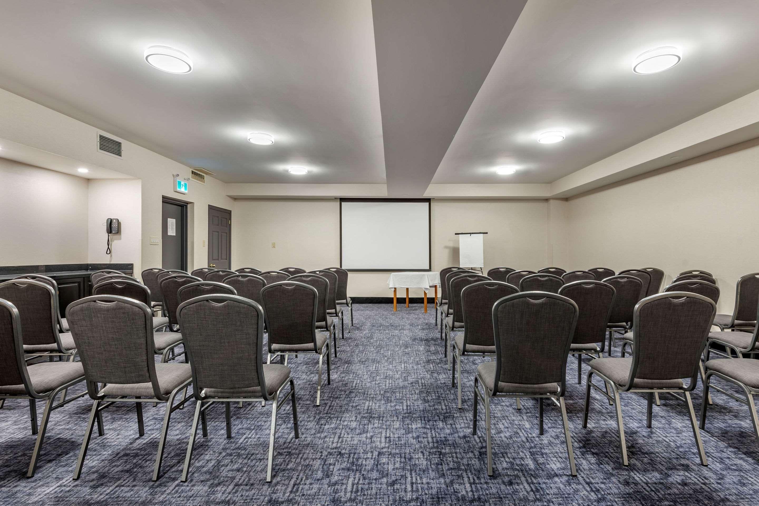Quality Inn & Suites Оквилль Экстерьер фото