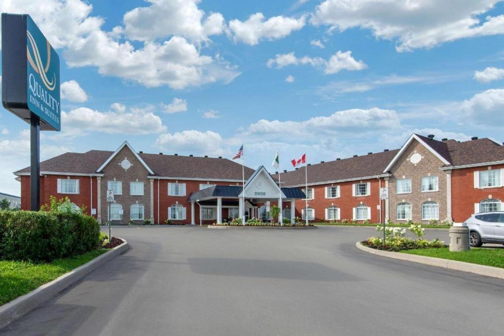 Quality Inn & Suites Оквилль Экстерьер фото