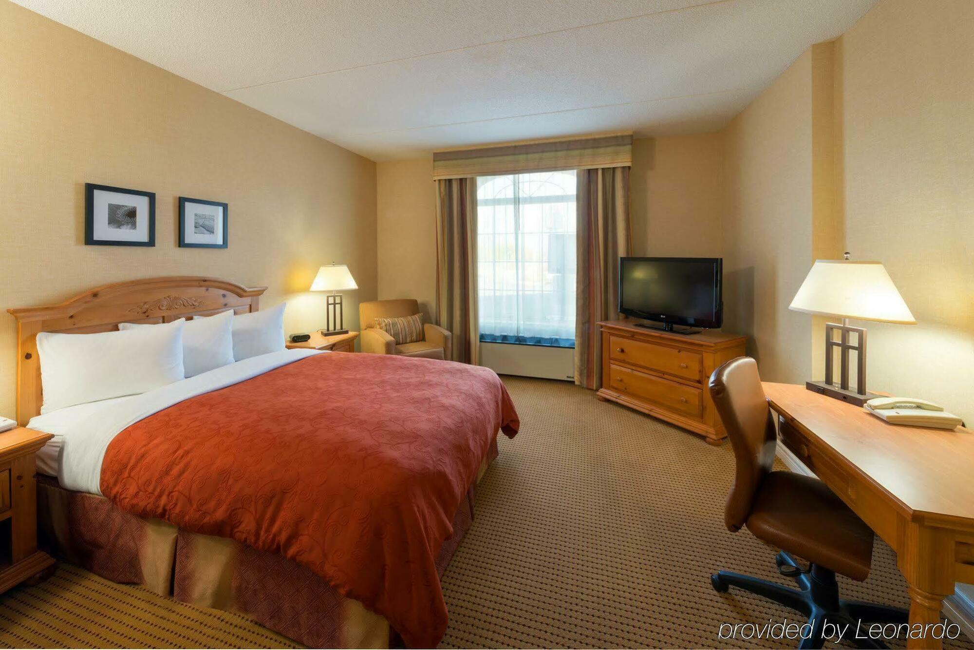 Quality Inn & Suites Оквилль Экстерьер фото