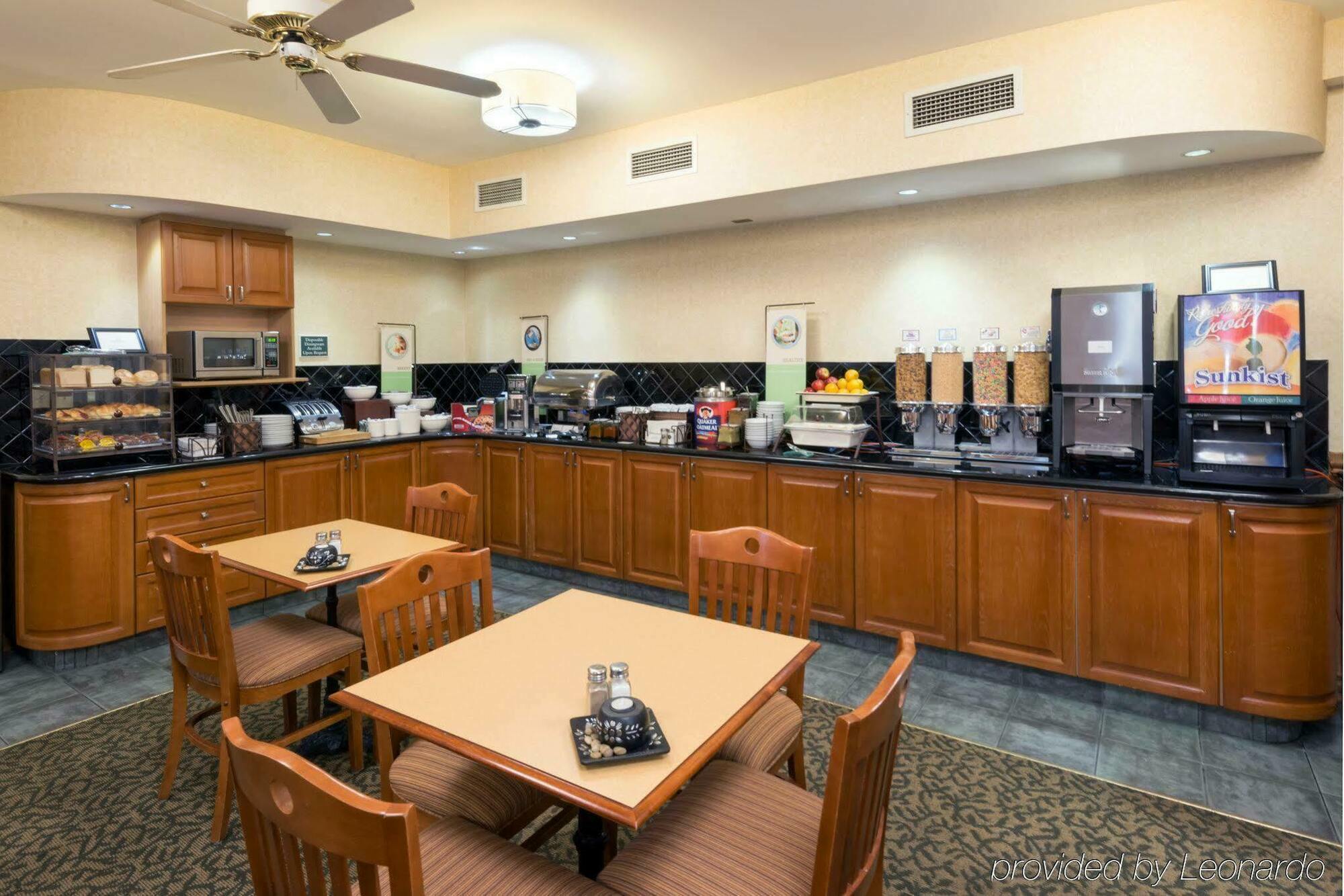 Quality Inn & Suites Оквилль Экстерьер фото